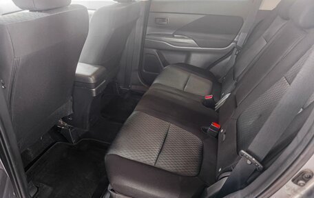 Mitsubishi Outlander III рестайлинг 3, 2013 год, 1 389 900 рублей, 18 фотография