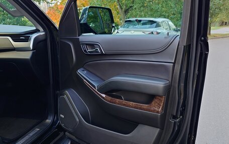 Chevrolet Tahoe IV, 2018 год, 4 800 000 рублей, 10 фотография