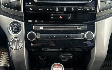 Toyota Land Cruiser 200, 2012 год, 3 687 000 рублей, 13 фотография