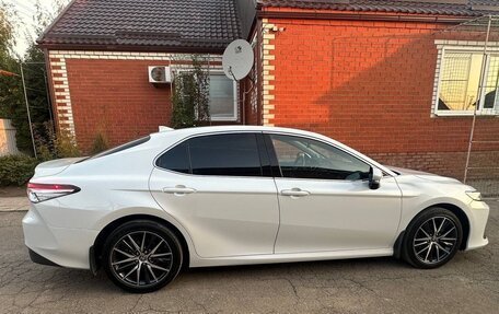 Toyota Camry, 2021 год, 3 200 000 рублей, 6 фотография