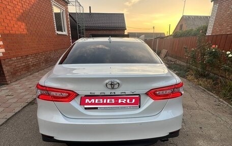 Toyota Camry, 2021 год, 3 200 000 рублей, 4 фотография