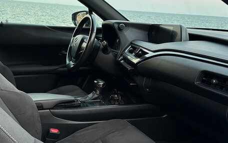 Lexus UX I, 2019 год, 2 650 000 рублей, 7 фотография