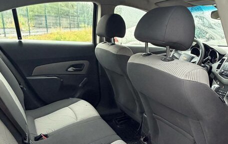 Chevrolet Cruze II, 2010 год, 680 000 рублей, 8 фотография