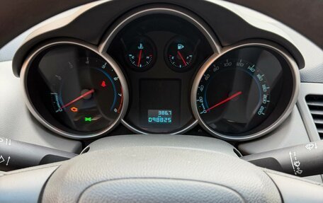 Chevrolet Cruze II, 2010 год, 680 000 рублей, 5 фотография
