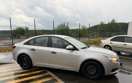 Chevrolet Cruze II, 2010 год, 680 000 рублей, 3 фотография