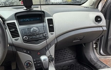 Chevrolet Cruze II, 2010 год, 680 000 рублей, 7 фотография