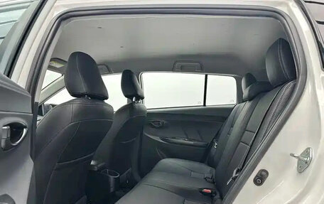 Toyota Yaris, 2022 год, 1 350 000 рублей, 4 фотография