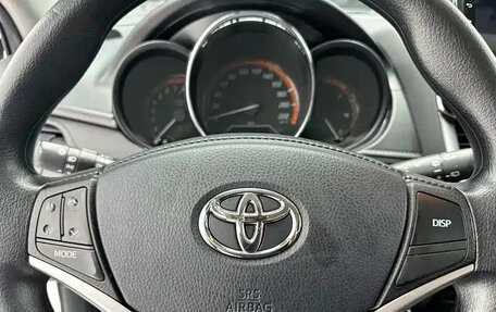 Toyota Yaris, 2022 год, 1 350 000 рублей, 6 фотография