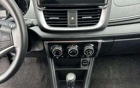 Toyota Yaris, 2022 год, 1 350 000 рублей, 7 фотография