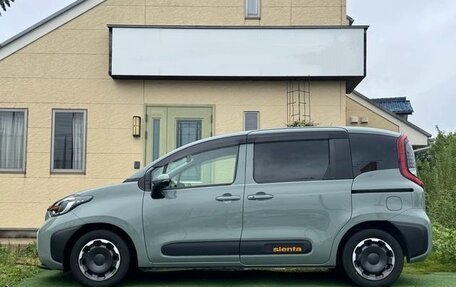 Toyota Sienta, 2023 год, 1 315 000 рублей, 2 фотография