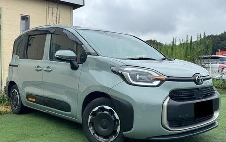 Toyota Sienta, 2023 год, 1 315 000 рублей, 7 фотография