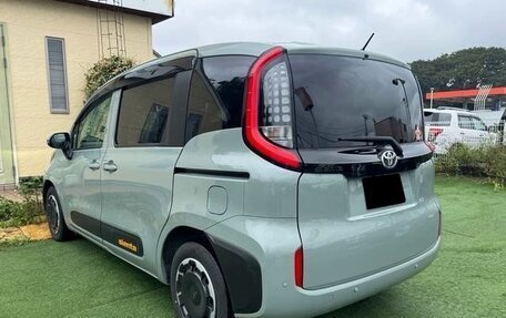 Toyota Sienta, 2023 год, 1 315 000 рублей, 3 фотография