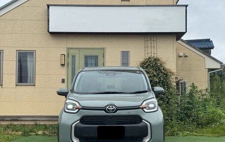 Toyota Sienta, 2023 год, 1 315 000 рублей, 8 фотография