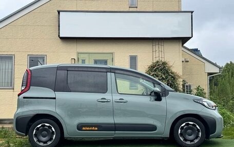 Toyota Sienta, 2023 год, 1 315 000 рублей, 6 фотография
