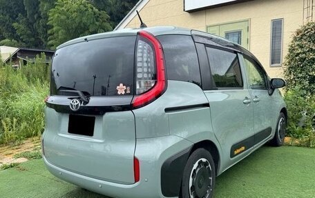 Toyota Sienta, 2023 год, 1 315 000 рублей, 5 фотография