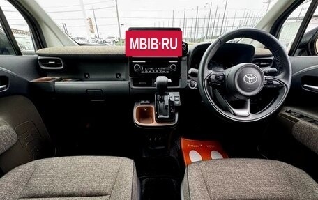 Toyota Sienta, 2023 год, 1 315 000 рублей, 10 фотография