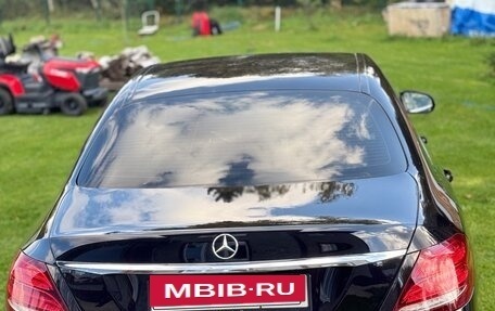Mercedes-Benz E-Класс, 2019 год, 1 750 000 рублей, 3 фотография