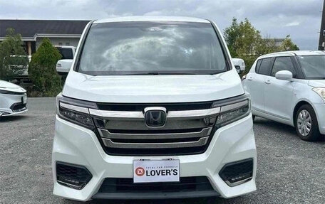Honda Stepwgn IV, 2018 год, 1 850 000 рублей, 2 фотография
