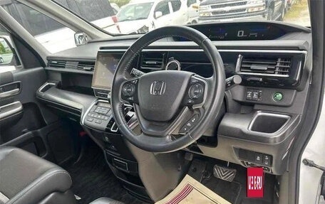 Honda Stepwgn IV, 2018 год, 1 850 000 рублей, 8 фотография