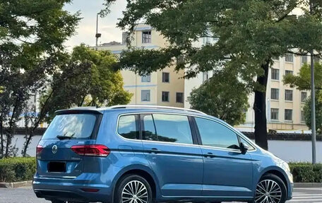 Volkswagen Touran III, 2018 год, 1 429 222 рублей, 5 фотография