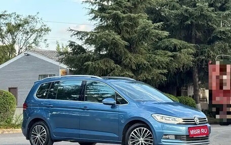 Volkswagen Touran III, 2018 год, 1 429 222 рублей, 3 фотография