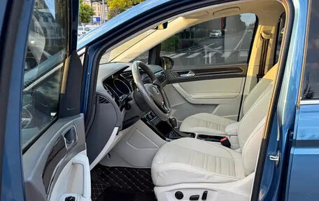 Volkswagen Touran III, 2018 год, 1 429 222 рублей, 7 фотография