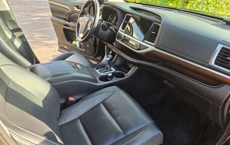Toyota Highlander III, 2015 год, 3 000 000 рублей, 4 фотография