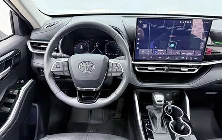 Toyota Highlander, 2026 год, 8 100 700 рублей, 10 фотография