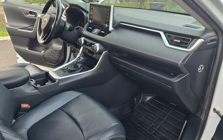 Toyota RAV4, 2019 год, 3 490 000 рублей, 12 фотография