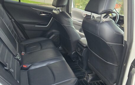 Toyota RAV4, 2019 год, 3 490 000 рублей, 13 фотография