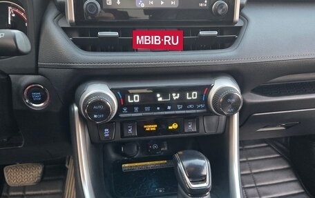 Toyota RAV4, 2019 год, 3 490 000 рублей, 8 фотография