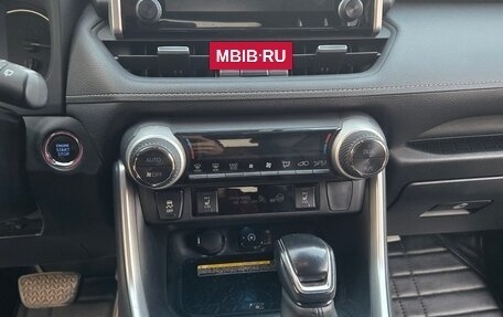 Toyota RAV4, 2019 год, 3 490 000 рублей, 10 фотография