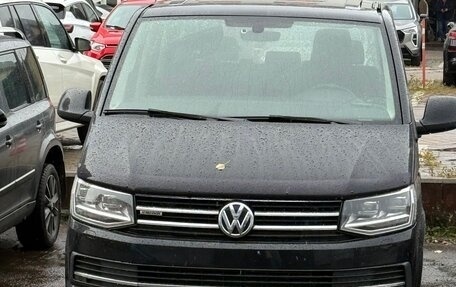 Volkswagen Multivan T6 рестайлинг, 2016 год, 3 300 000 рублей, 2 фотография