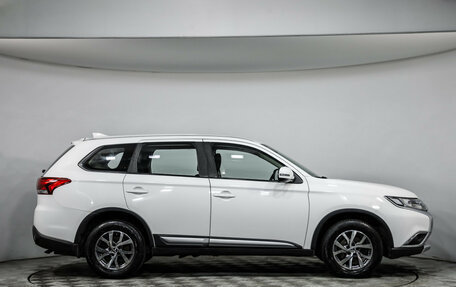 Mitsubishi Outlander III рестайлинг 3, 2017 год, 1 596 777 рублей, 4 фотография
