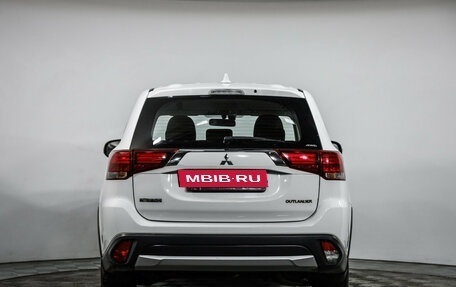 Mitsubishi Outlander III рестайлинг 3, 2017 год, 1 596 777 рублей, 6 фотография