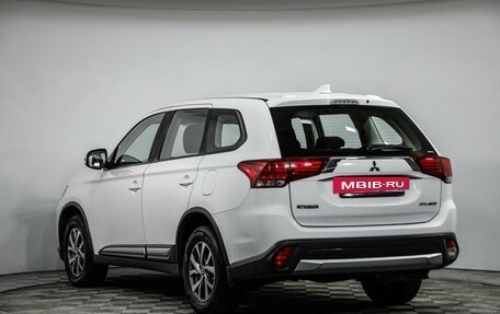 Mitsubishi Outlander III рестайлинг 3, 2017 год, 1 596 777 рублей, 7 фотография