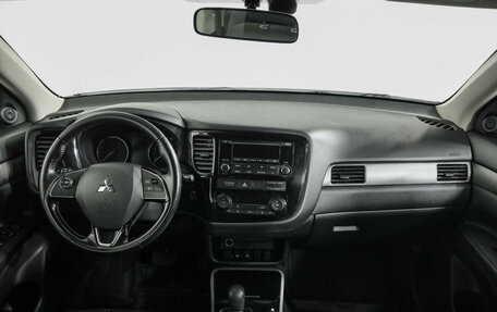 Mitsubishi Outlander III рестайлинг 3, 2017 год, 1 596 777 рублей, 10 фотография