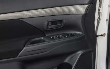 Mitsubishi Outlander III рестайлинг 3, 2017 год, 1 596 777 рублей, 19 фотография