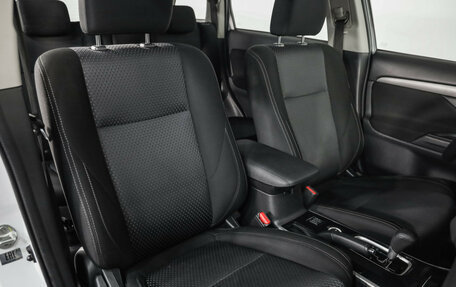 Mitsubishi Outlander III рестайлинг 3, 2017 год, 1 596 777 рублей, 21 фотография
