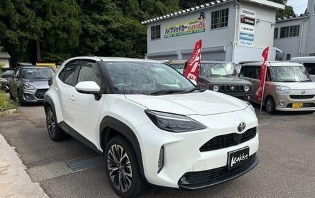 Toyota Yaris Cross, 2022 год, 1 290 000 рублей, 4 фотография