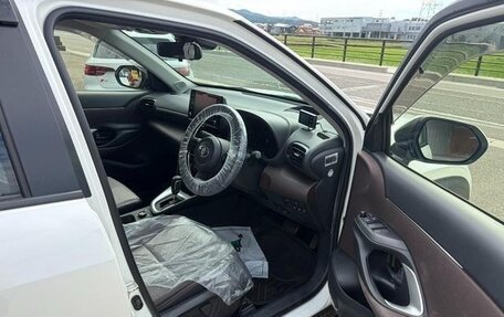 Toyota Yaris Cross, 2022 год, 1 290 000 рублей, 8 фотография