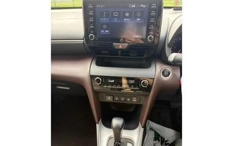 Toyota Yaris Cross, 2022 год, 1 290 000 рублей, 13 фотография