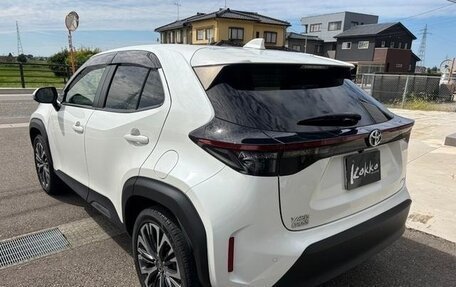 Toyota Yaris Cross, 2022 год, 1 290 000 рублей, 10 фотография