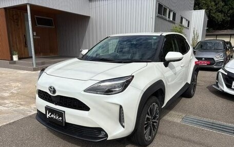 Toyota Yaris Cross, 2022 год, 1 290 000 рублей, 2 фотография