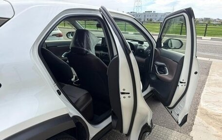 Toyota Yaris Cross, 2022 год, 1 290 000 рублей, 21 фотография