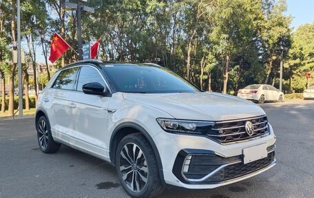 Volkswagen T-Roc I, 2023 год, 1 550 000 рублей, 2 фотография