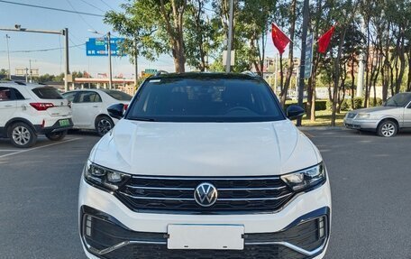 Volkswagen T-Roc I, 2023 год, 1 550 000 рублей, 3 фотография