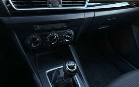 Mazda 3, 2015 год, 1 270 000 рублей, 18 фотография