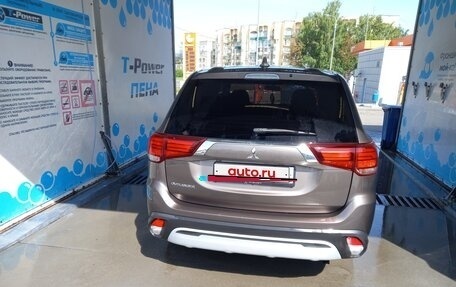 Mitsubishi Outlander III рестайлинг 3, 2020 год, 2 200 000 рублей, 5 фотография