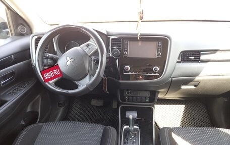 Mitsubishi Outlander III рестайлинг 3, 2020 год, 2 200 000 рублей, 9 фотография